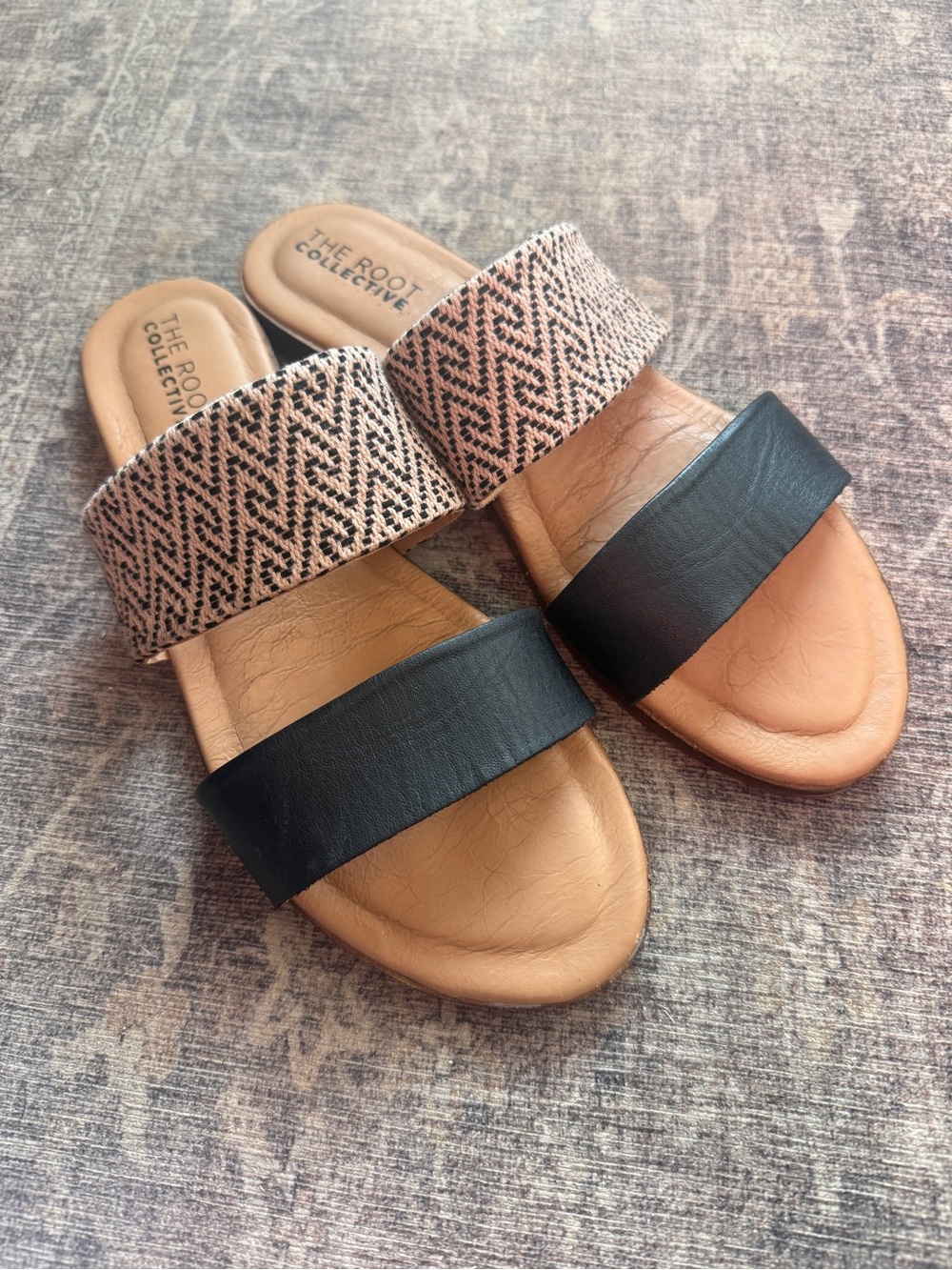 Women's Black & Tan Slide Sandals